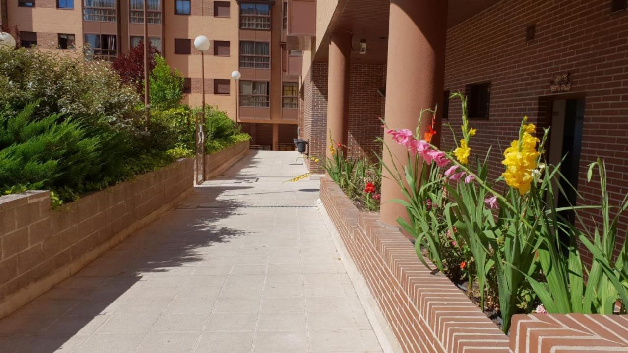 Apartment Madrid Barajas Exteriér fotografie